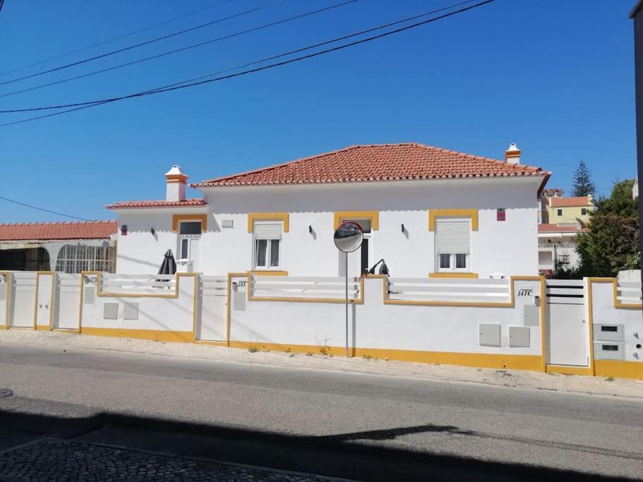 Casa Da Praia Da Poca - Apartamento Iris Estoril Luaran gambar